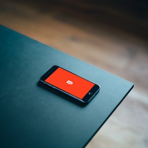 6 Photorealistic iPhone 6 Mockups